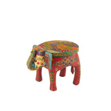 Tabouret J-Line Elephant avec des accessoires décoratifs