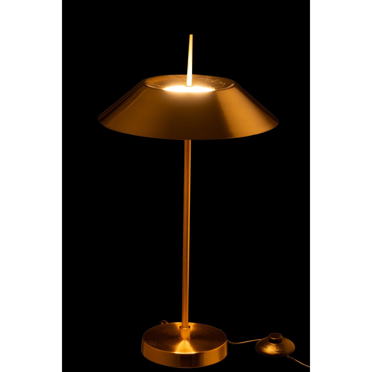Détail du design moderne de la lampe J-Line en métal doré.