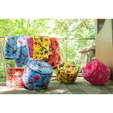 Pouf J-line bleu sur un fond neutre