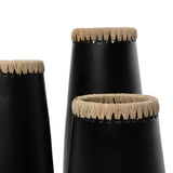 Vase Sneaky Noir Naturel - Vue de face avec fleurs