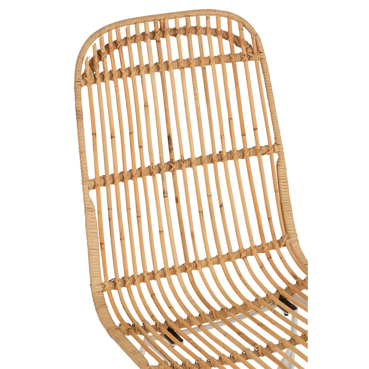 Détail des pieds en métal de la chaise Ema Rattan J-Line