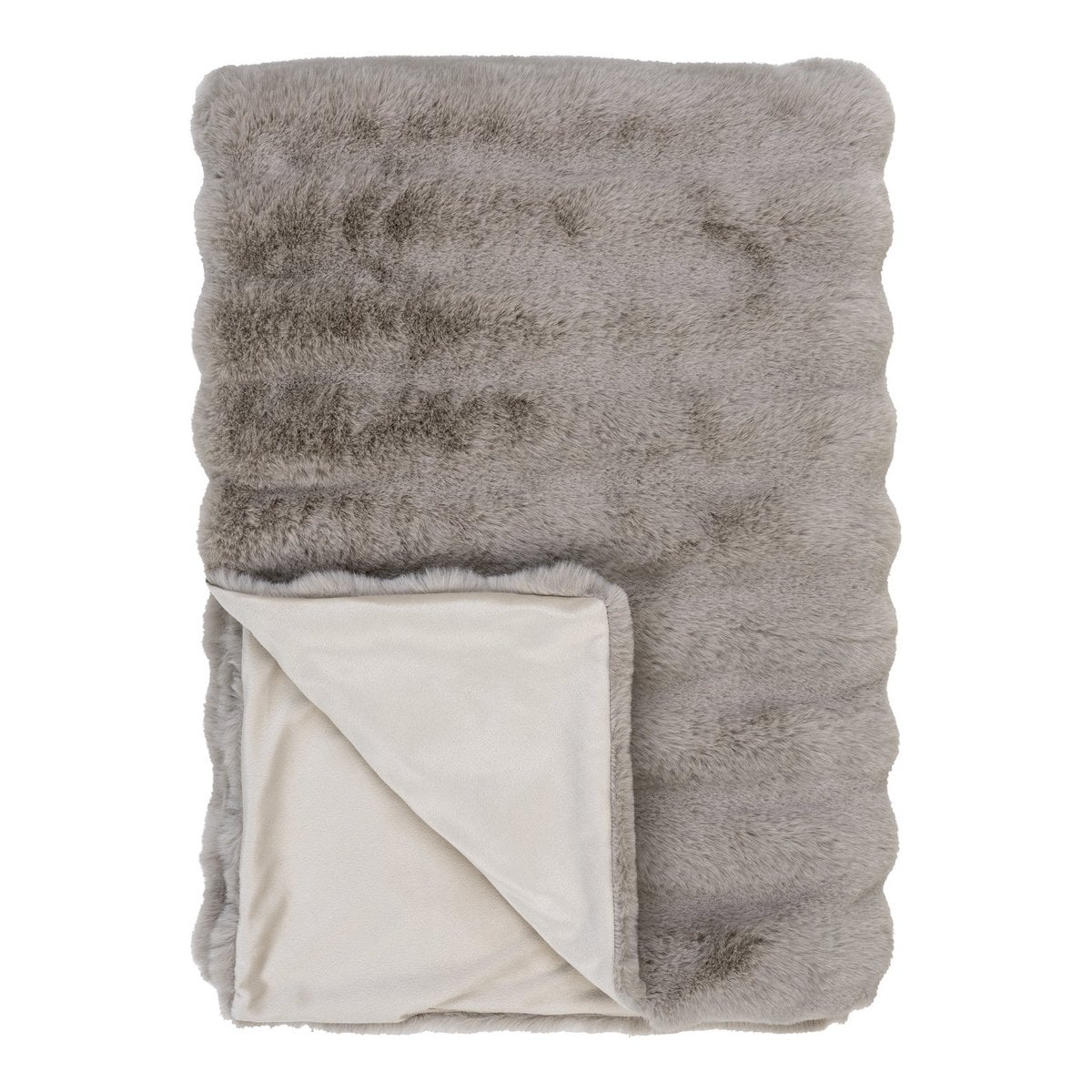 Plaid Galena en fourrure artificielle beige, posé sur un canapé pour un style cosy