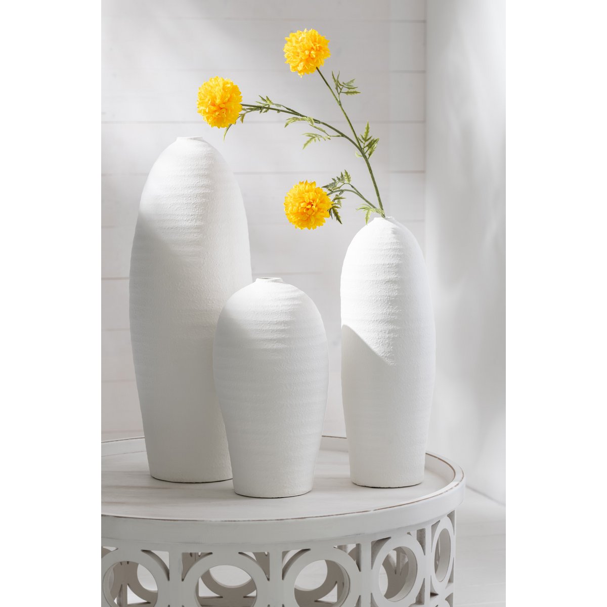 Détail du vase Creta J-Line, finition brillante en céramique