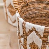 Panier à Linge Panier à Plantes Grand Panier de Rangement Rond NASARI en Fibre de Bananier avec Motif Macramé en Coton