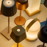 Lampe de table rechargeable en bois marron clair Avery