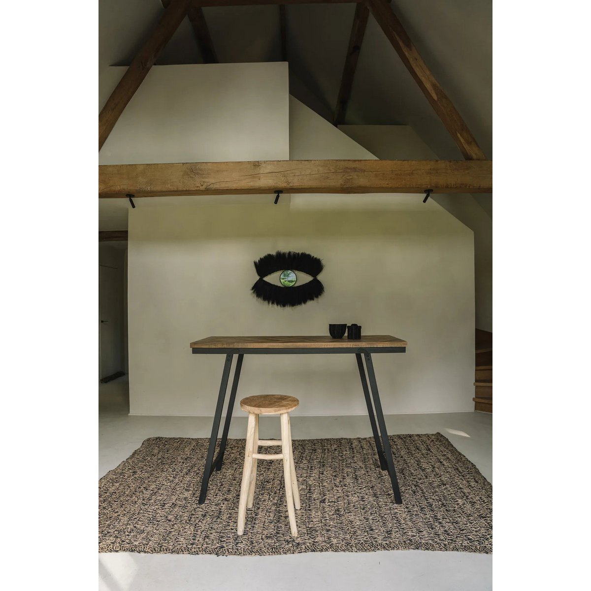 Tapis Seagrass noir naturel dans un salon moderne