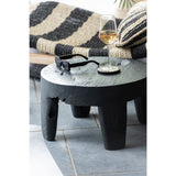 Gros plan sur la finition noire mate de la table J-Line