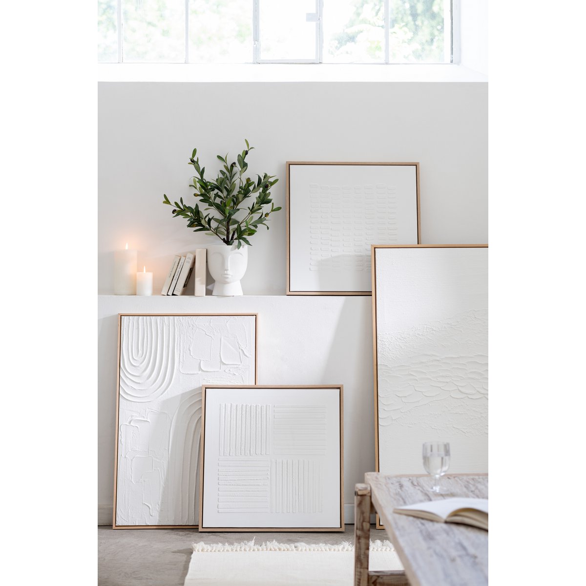 Tableau Lauwra en toile blanche dans un salon moderne