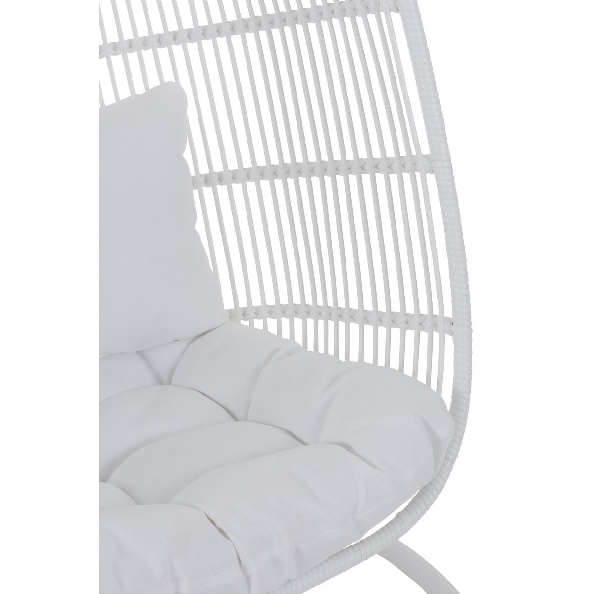 Chaise J-Line en situation dans un salon contemporain