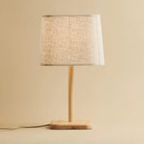 Lampe à poser en bois naturel Marley avec abat-jour beige