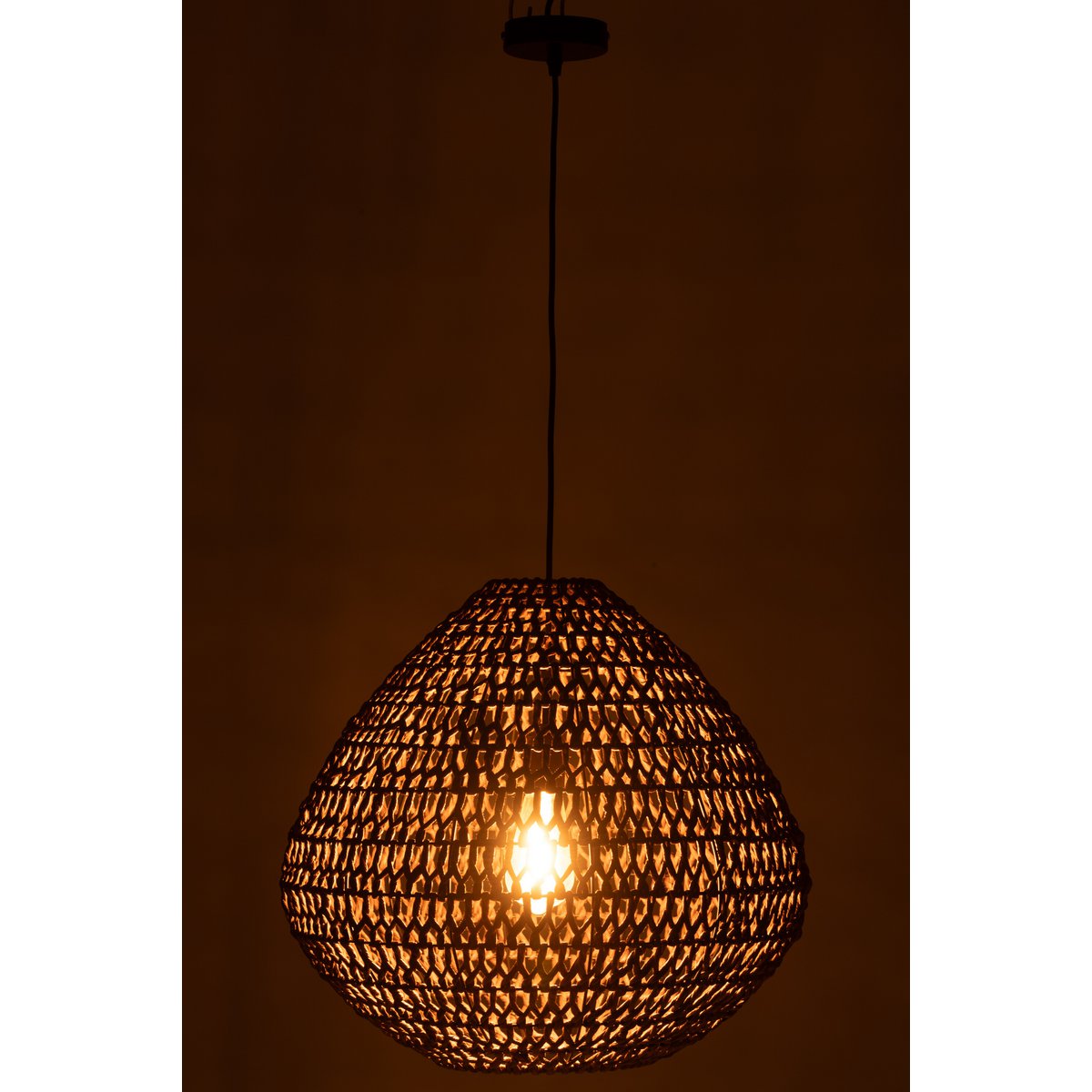 Détail du design de la lampe J-Line Twisted, métal naturel