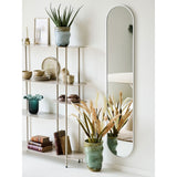 Détail du cadre en aluminium du miroir Hennetved