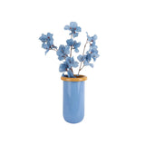 Vue latérale du vase Plegado M montrant sa forme ludique