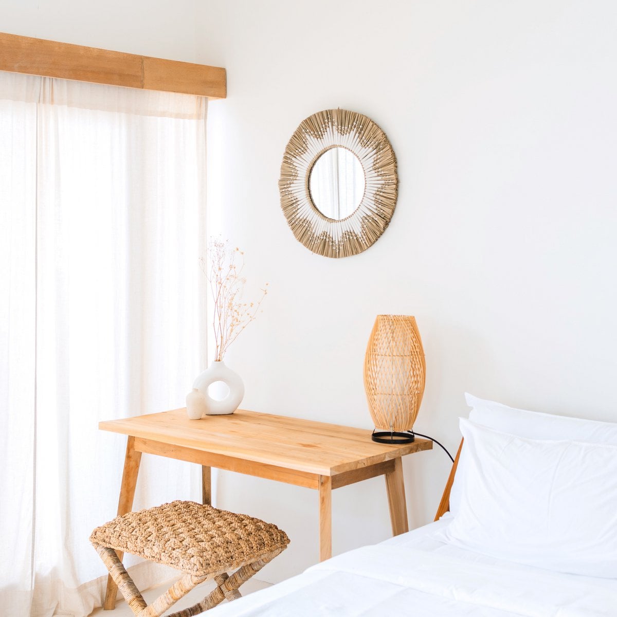 Détail du motif en coton blanc du miroir Randu