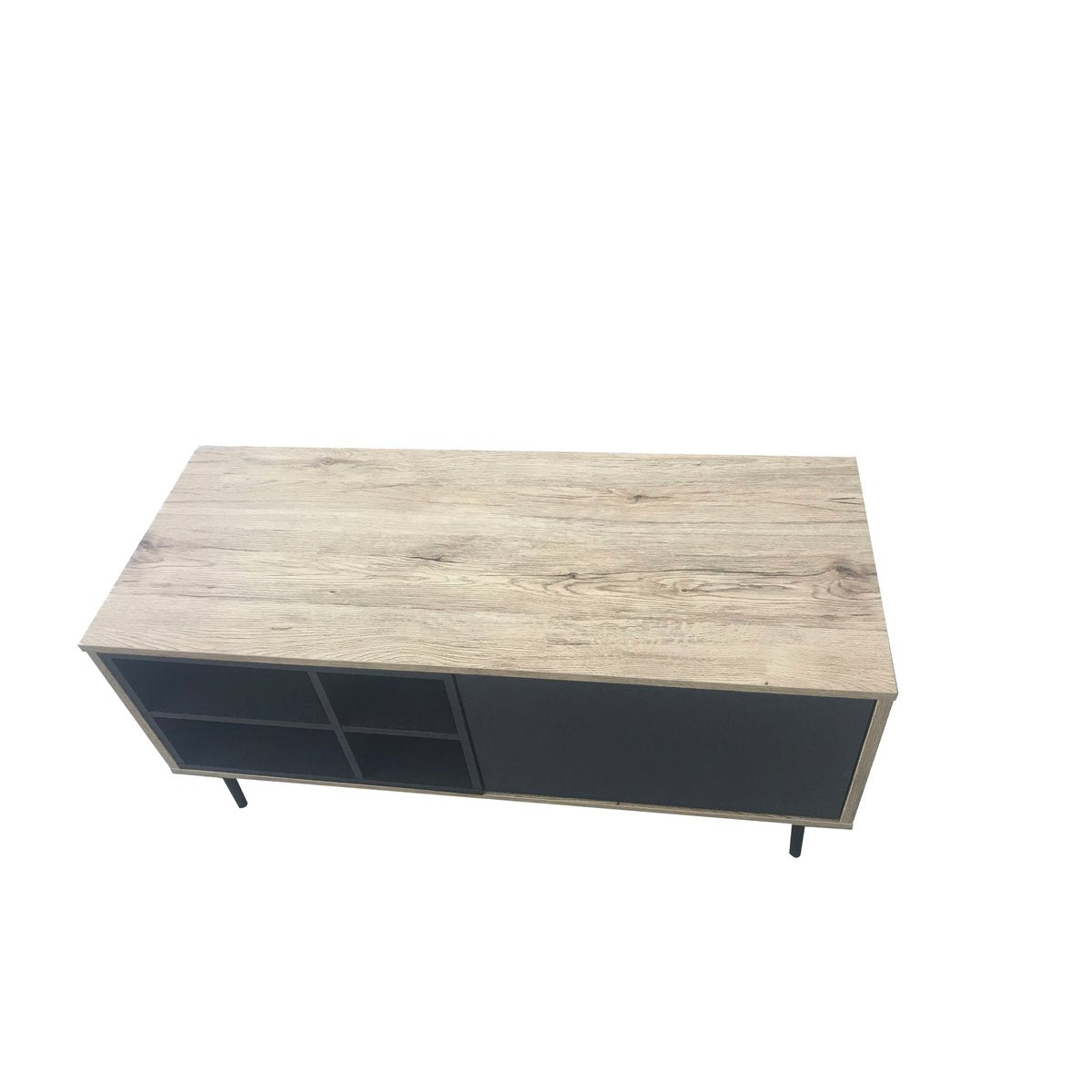 Table basse scandinave dans un salon moderne