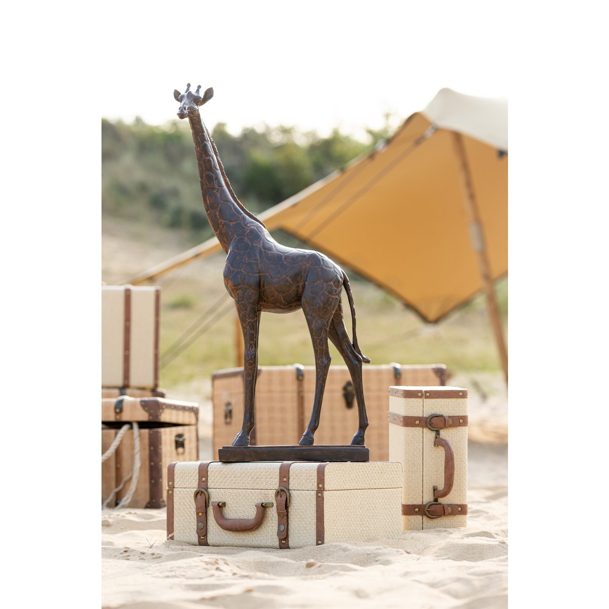 Figurine girafe J-Line en polyresine marron, vue de face