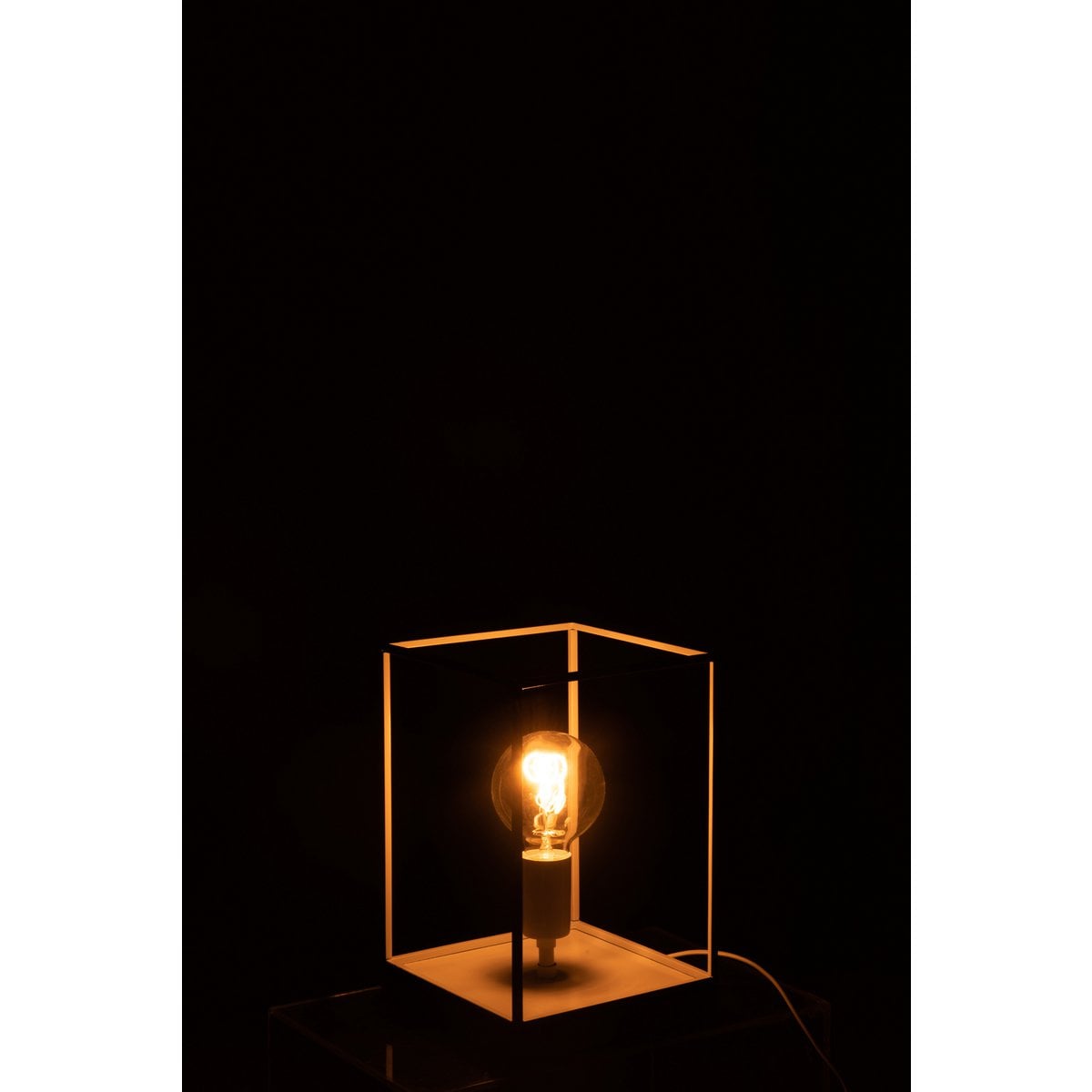 Lampe J-Line, vue latérale montrant le design moderne