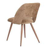 Chaise d'arc caramel avec des couleurs assorties, ambiance moderne