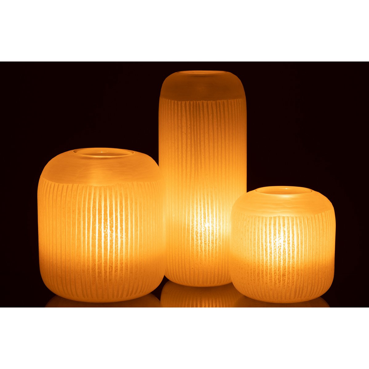 Vase J-Line Stripes, vue latérale mettant en valeur sa hauteur