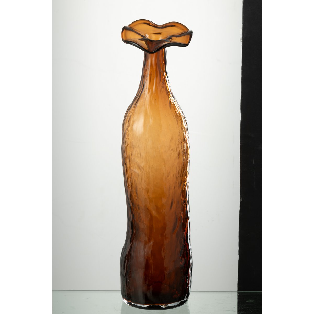 Vue latérale du vase J-Line OpenBrate Lunes - Élégance moderne