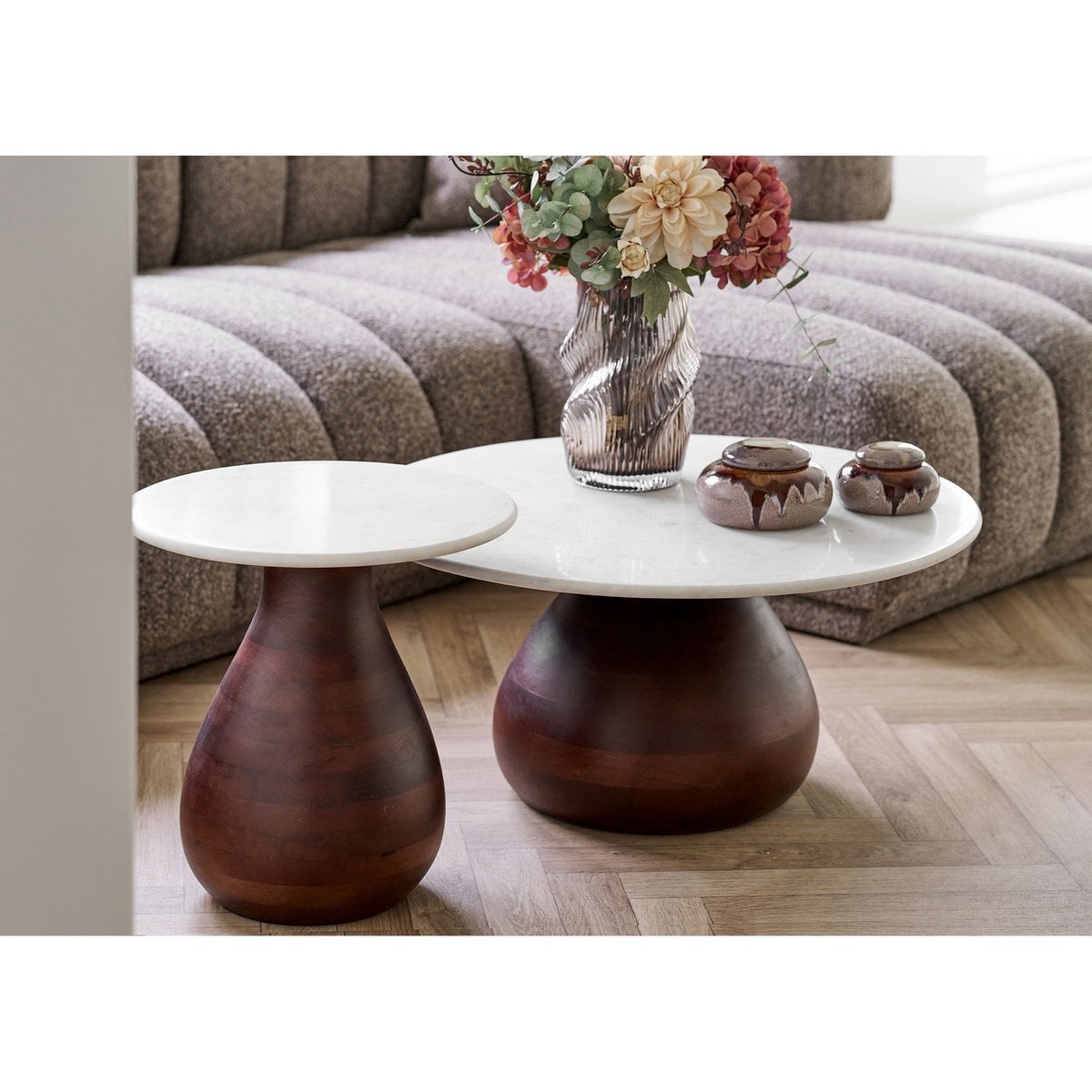 Table d'appoint Heide en situation dans une chambre moderne