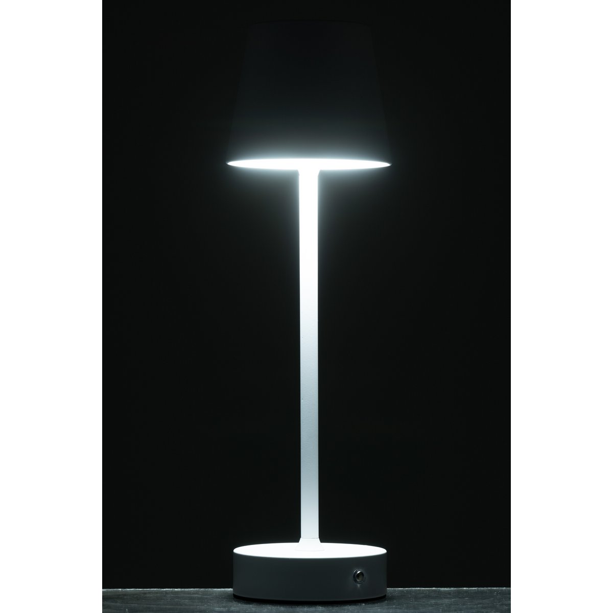 Vue latérale de la lampe de table J-Line Goa