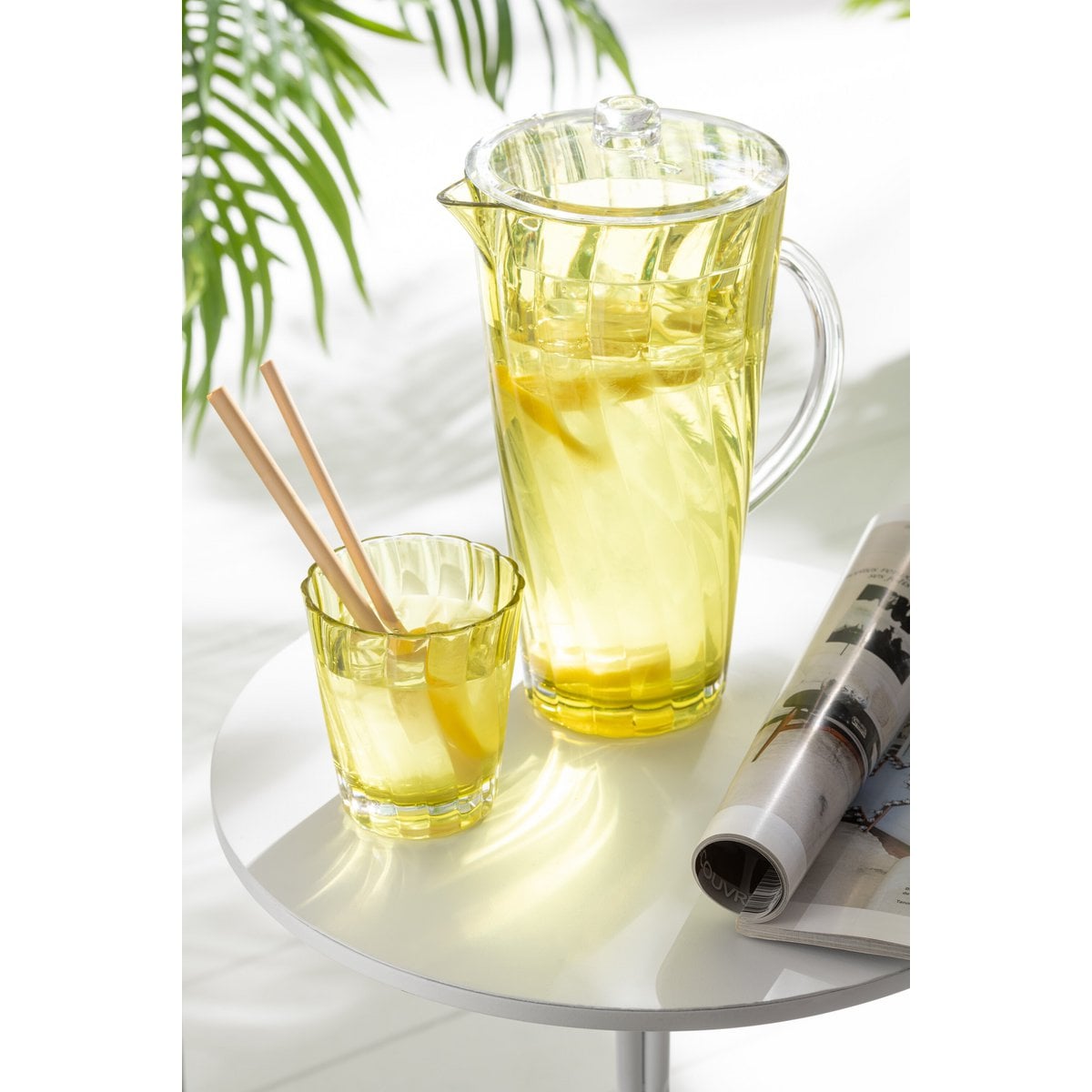 Détail de la carafe J-Line Wave, design moderne et chic