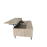 Détail des pieds en métal de la table basse