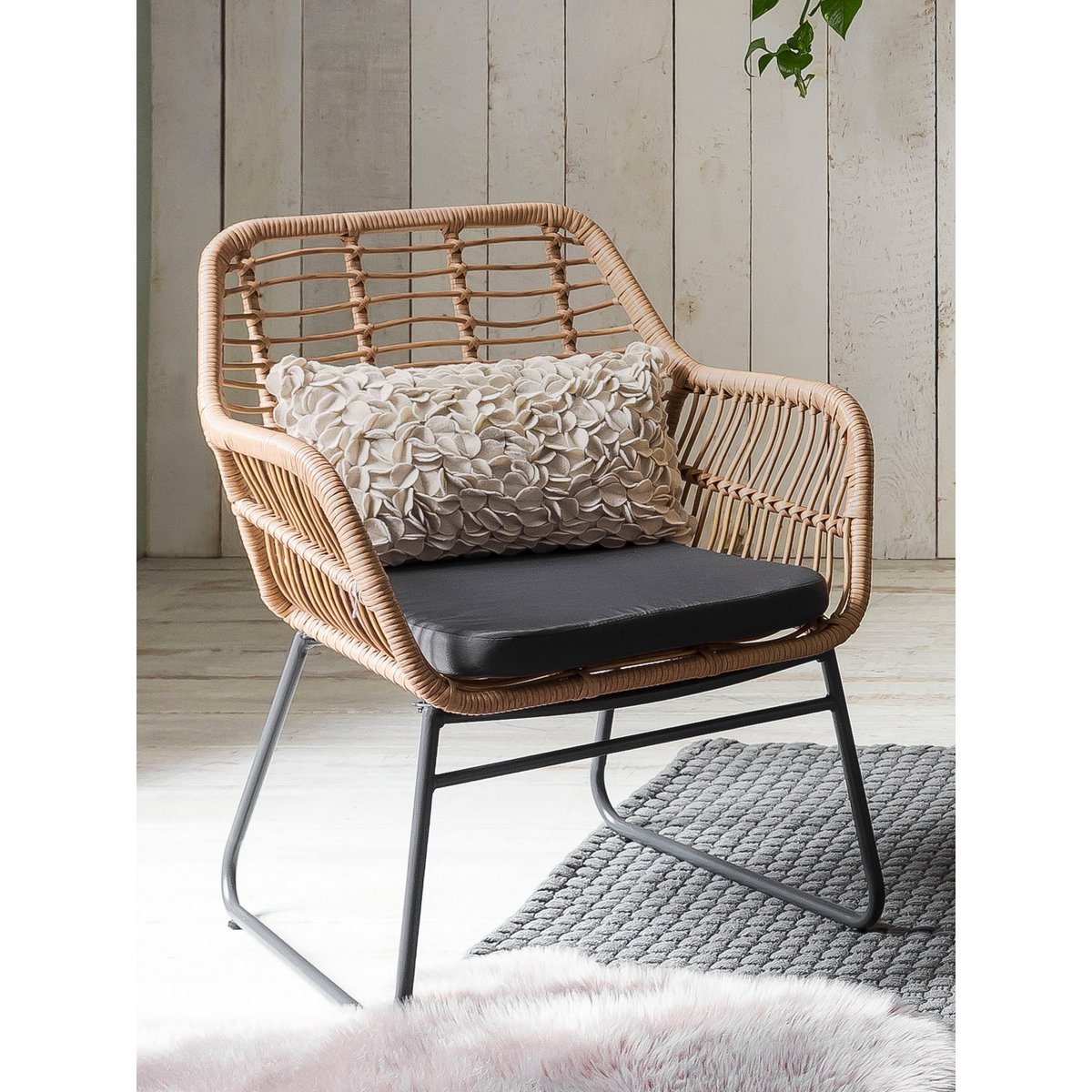 Banc en polyrotin du salon de jardin