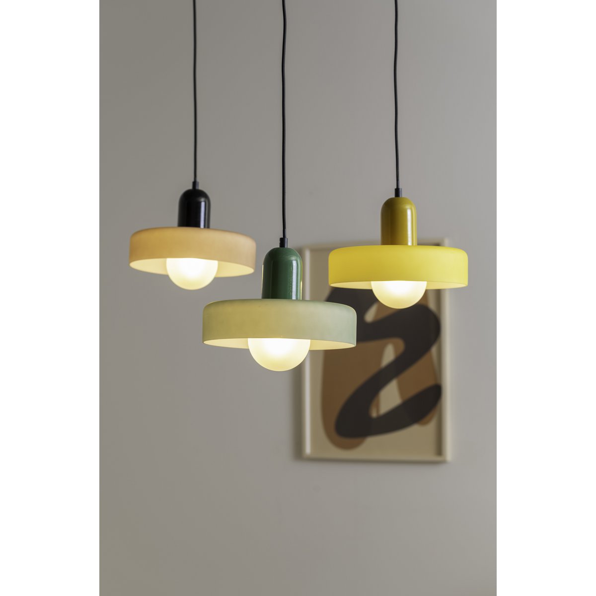 Vue latérale de la lampe Opaco Grato, mettant en valeur son design élégant.
