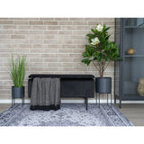 Tapis Havana noir et blanc, ambiance élégante dans une chambre