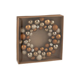 Détail de la couronne de Noël J-Line en plastique marron