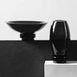 Bol en verre noir au design innovant, vue de face