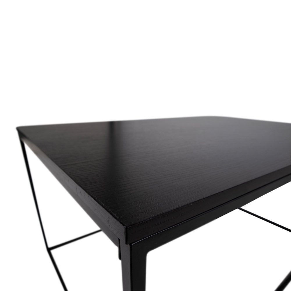 Table basse Vita intégrée dans un salon contemporain