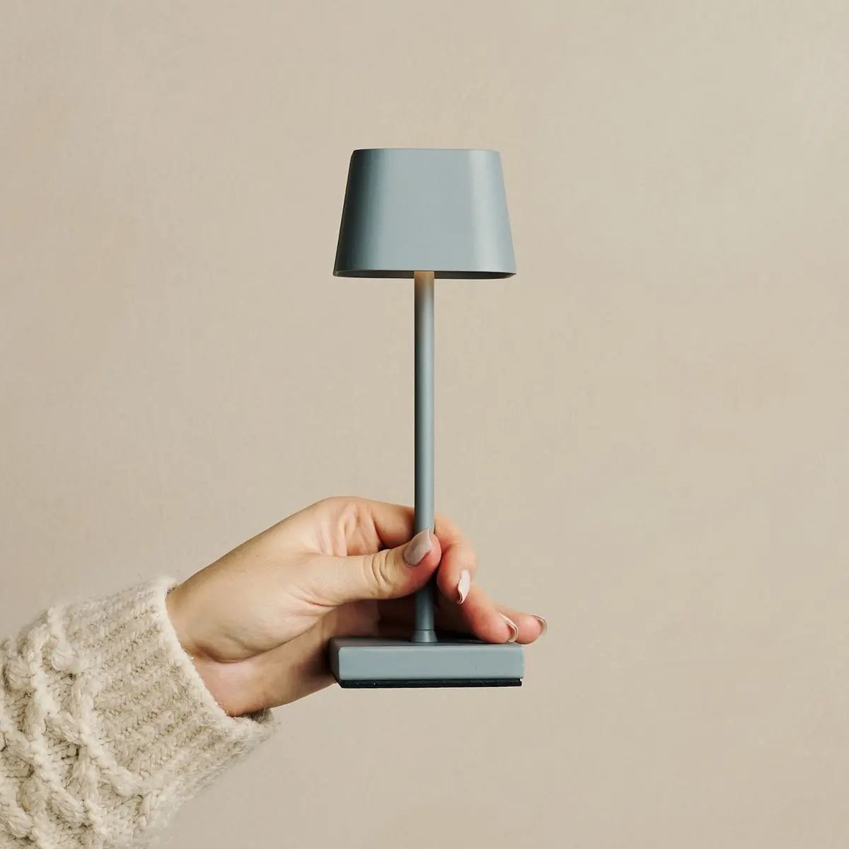 Lampe de table Sarphati Mini Mouse Grise, vue de face