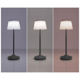 Lampe de table LED Emmi sur une terrasse, ambiance chaleureuse