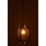 Lampe Ion Lin suspendue dans un salon moderne