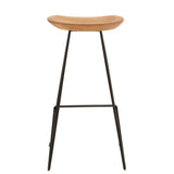 Zoom sur les pieds en fer de la chaise de bar J-Line