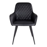 Détail des pieds en métal noir de la chaise Harbo