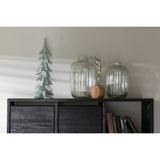 Vase en verre vert J-Line, en situation dans un salon moderne