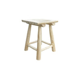 Tabouret en teck naturel avec finition marron, vue de face.