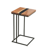 Table d'appoint J-Line dans un cadre élégant, avec des éléments de décoration.