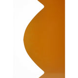 Table d'appoint Rafi Marron - mise en scène avec des accessoires décoratifs.