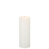 Bougie cylindrique J-Line en cire, mise en scène romantique