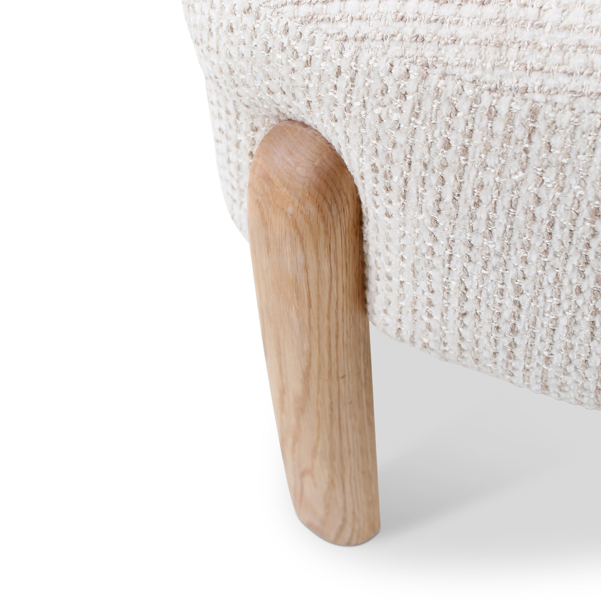 Fauteuil Denzel vue de profil, pieds arrière prolongés