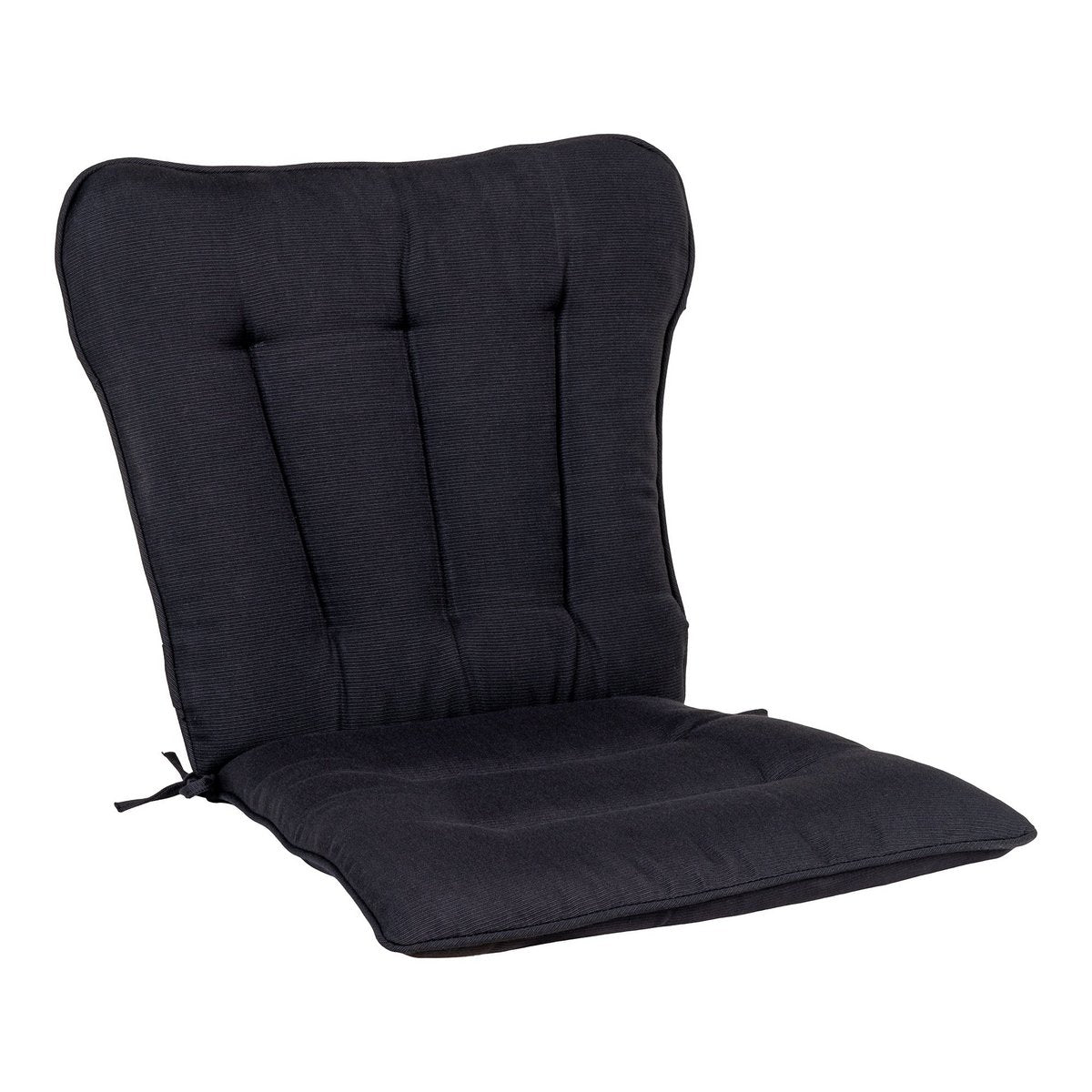 Coussin Cleveland noir sur chaise en bois dans un salon moderne