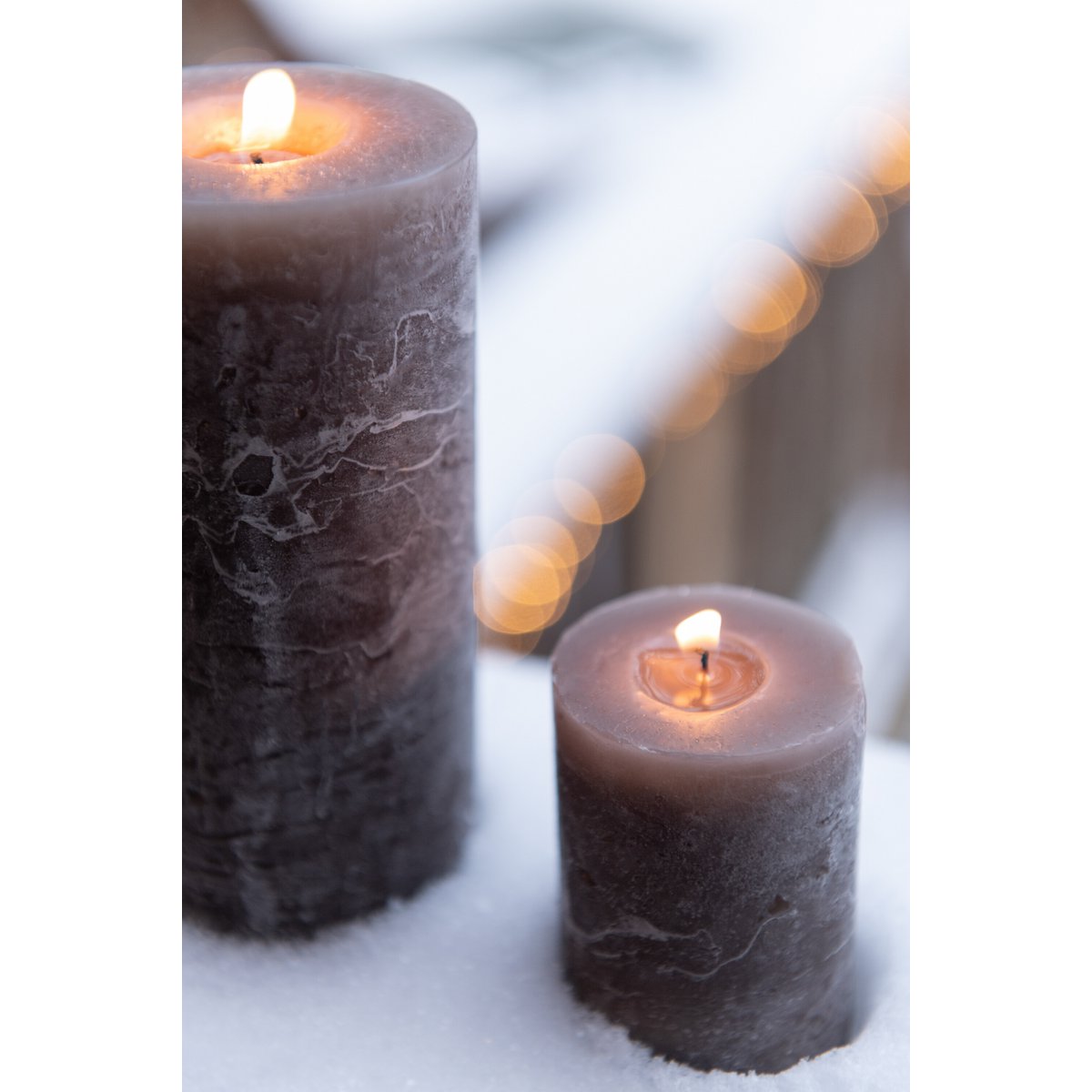 Bougie cylindrique grise J-Line sur fond blanc, vue de face