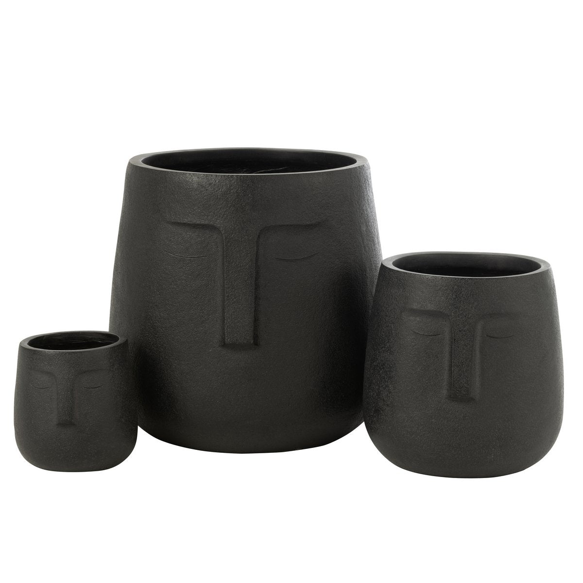Pots de fleurs J-Line Misty placés dans un jardin moderne.