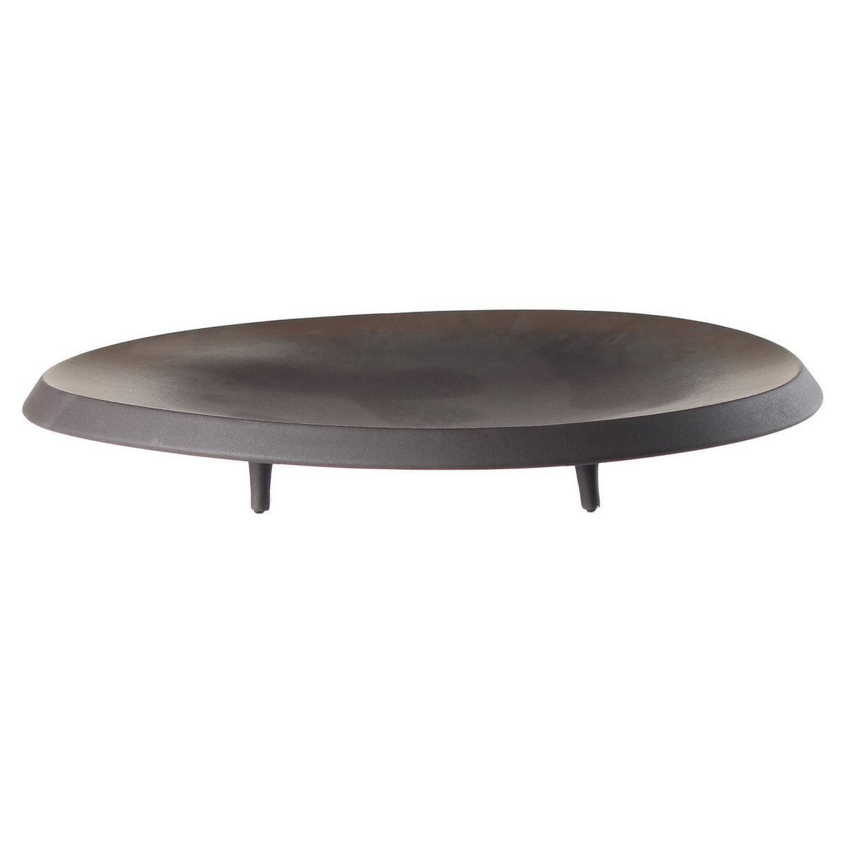 Détail de l'assiette en céramique avec finition en bronze noir