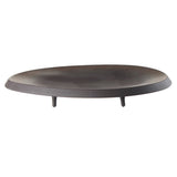Détail de l'assiette en céramique avec finition en bronze noir